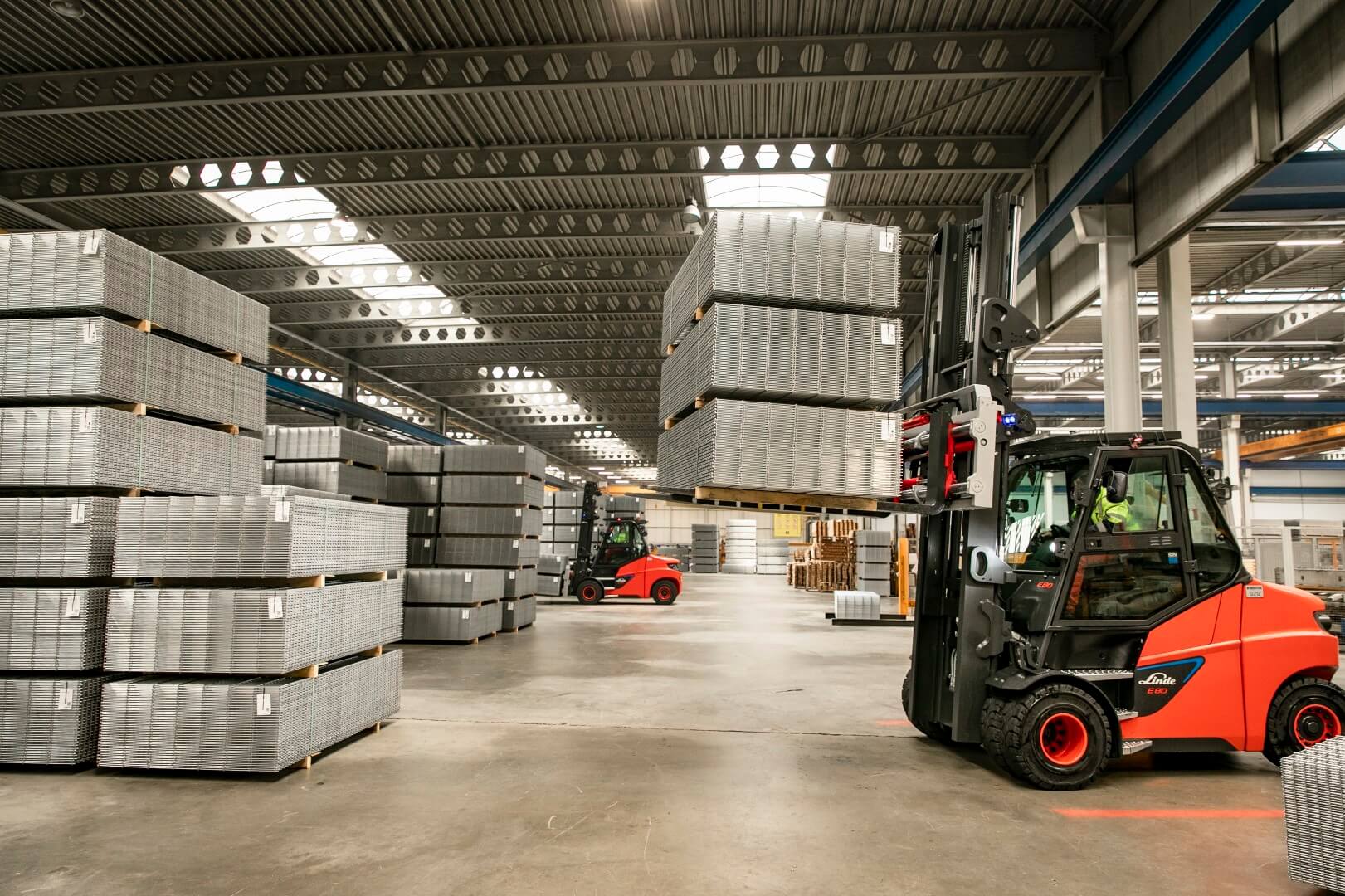 Magazijn van Merksteijn met Linde heftrucks