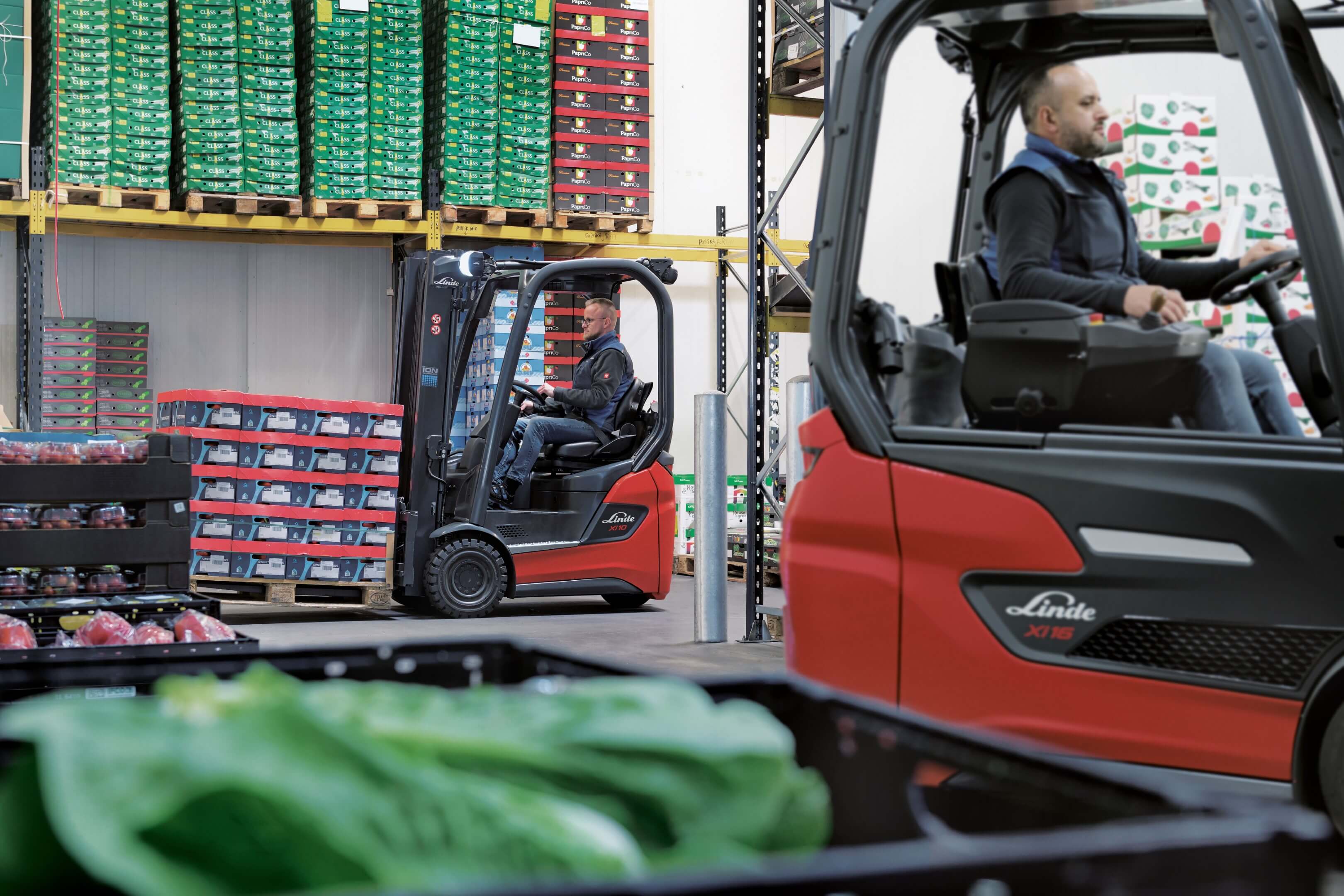 Linde elektrische heftrucks Xi10 en Xi16 verplaatsen fruit en groenten